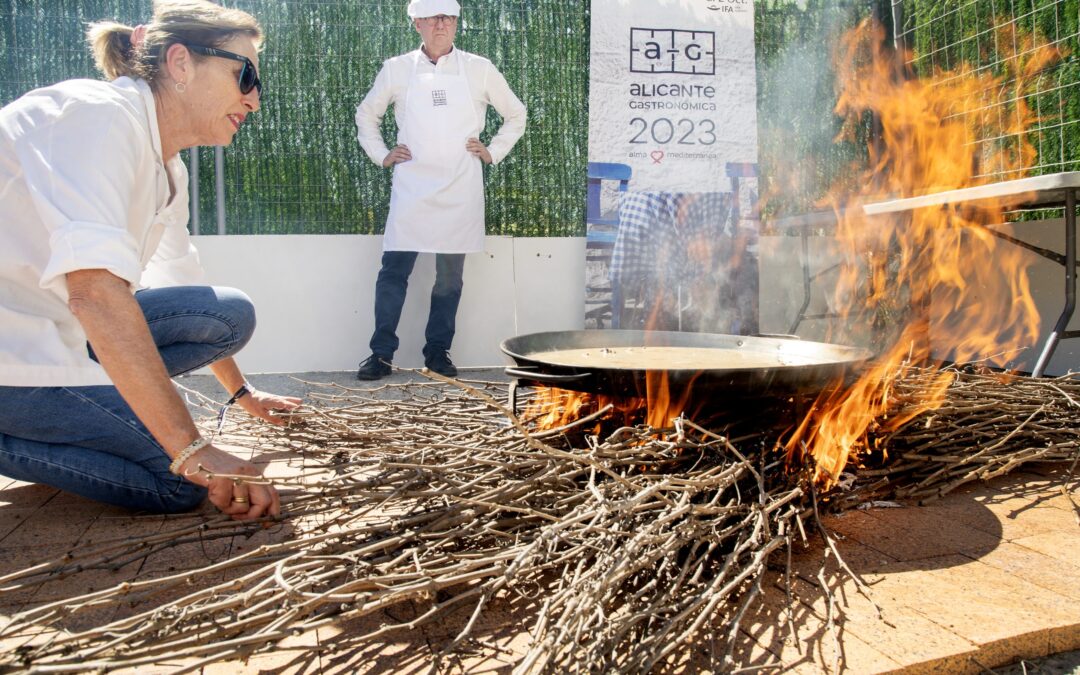 El arroz al sarmiento con conejo y caracoles de Paco Gandía y Josefa Navarro se despide en Alicante Gastronómica