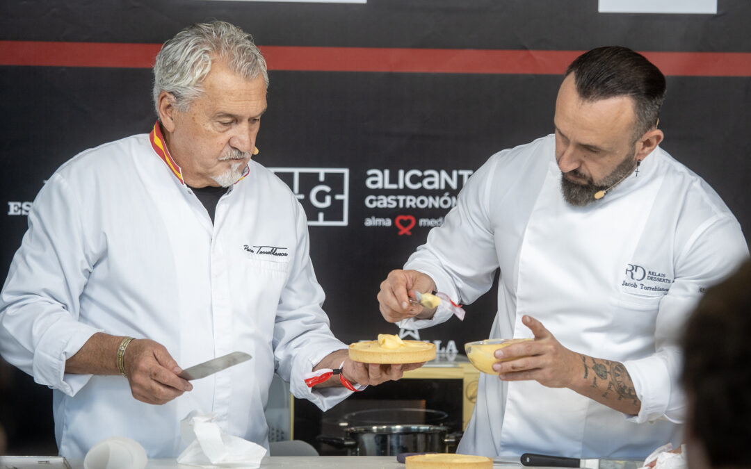 Paco Torreblanca acerca sus secretos de la alta pastelería aaficionados en su Masterclass de Alicante Gastronómica