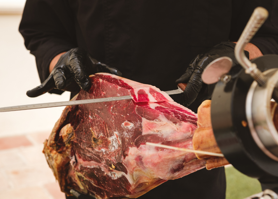 Técnica, tradición y profesionalidad en la masterclass de corte de jamón de Alicante Gastronómica 2026