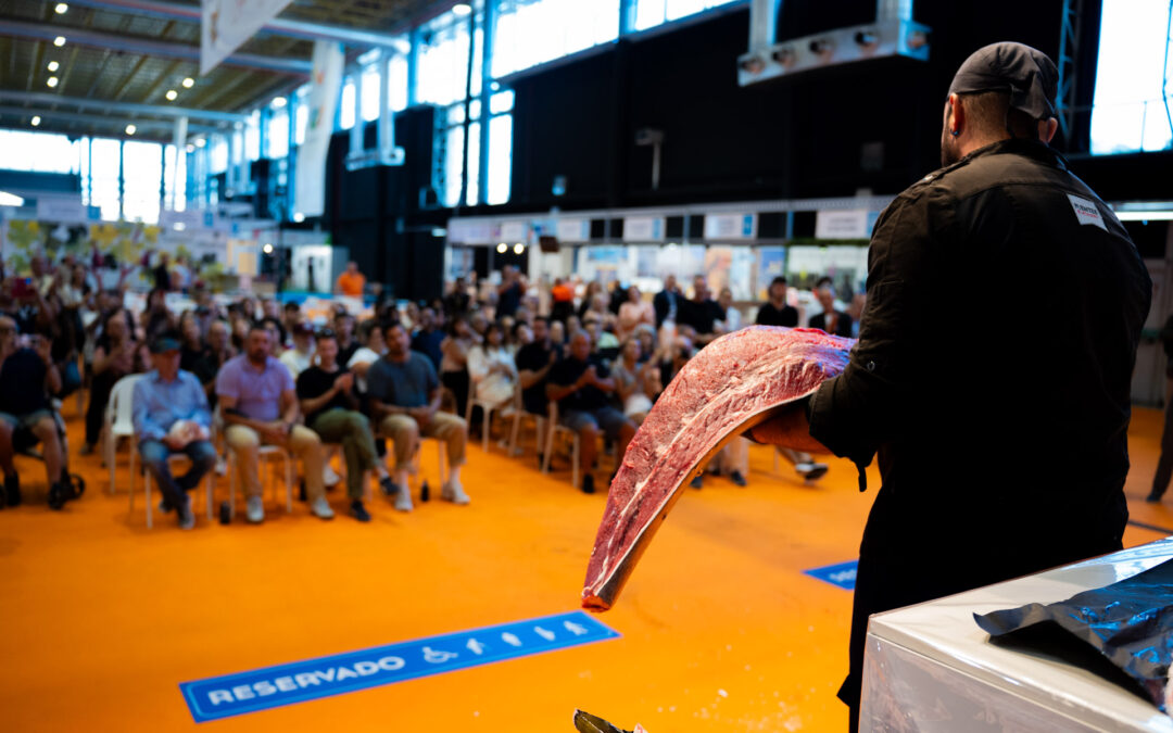 Lleno absoluto en el ronqueo del atún rojo de Alicante Gastronómica