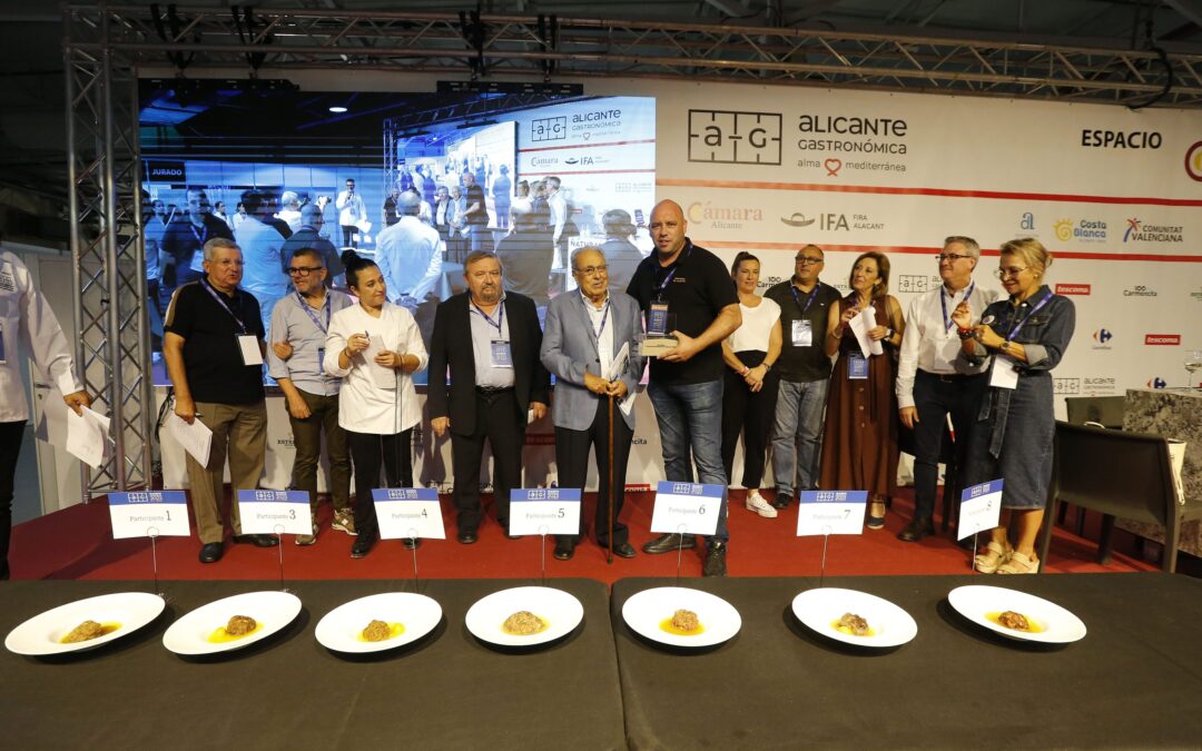 El Caldo con Pelota inaugura los concursos profesionales deAlicante Gastronómica premiando a Mariano Serna del restaurante El Cuartel en Dolores