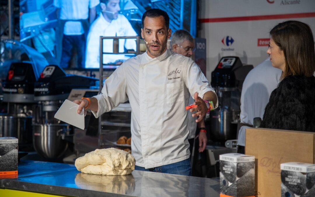 Las masas, a pleno rendimiento en el horno del II Foro del Pan de Alicante Gastronómica