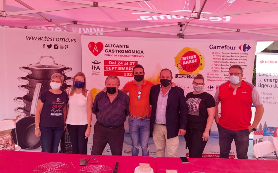 820 cocineros amateurs de Alicante y Murcia y participan en las eliminatorias del Concurso Mejor Arroz del Mediterráneo