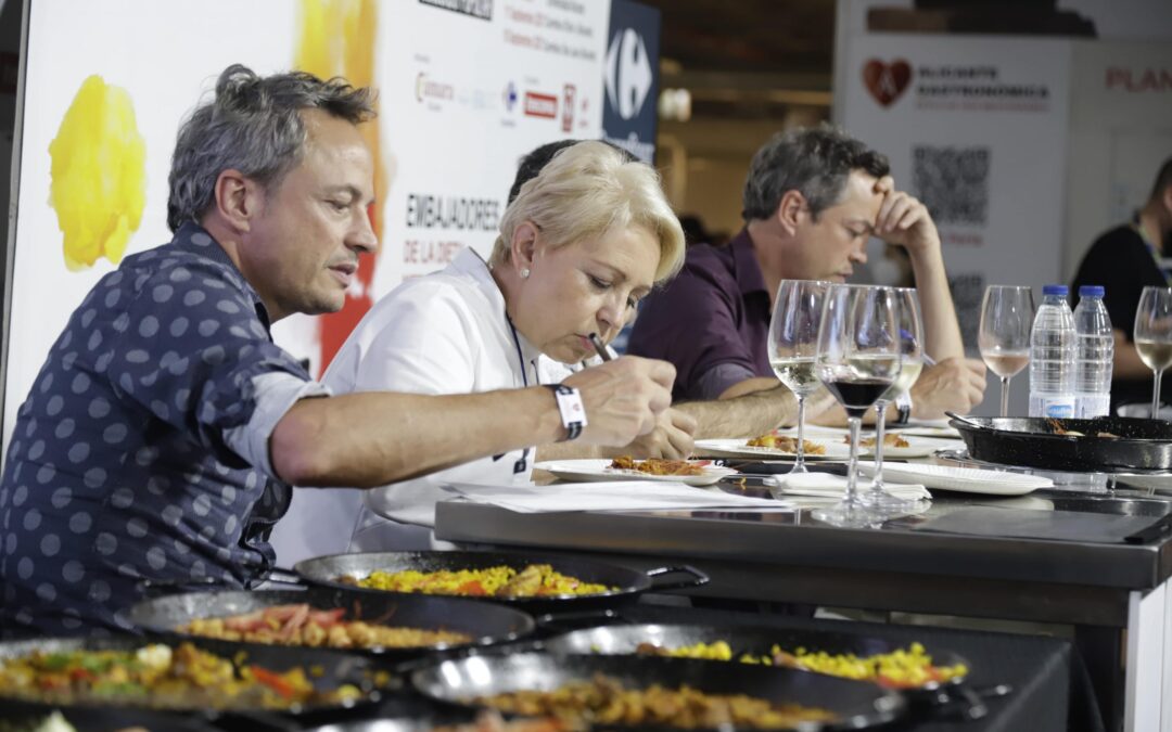 Los Hermanos Torres, Susi Díaz y Oscar Velasco eligen un arroz de espinacas y boquerones como ganador del concurso Mejor Arroz del Mediterráneo