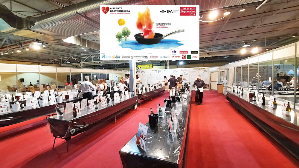 Vive una experiencia guiada por sumilleres y expertos en el Túnel del Vino y sus 150 referencias de las principales DO del Mediterráneo