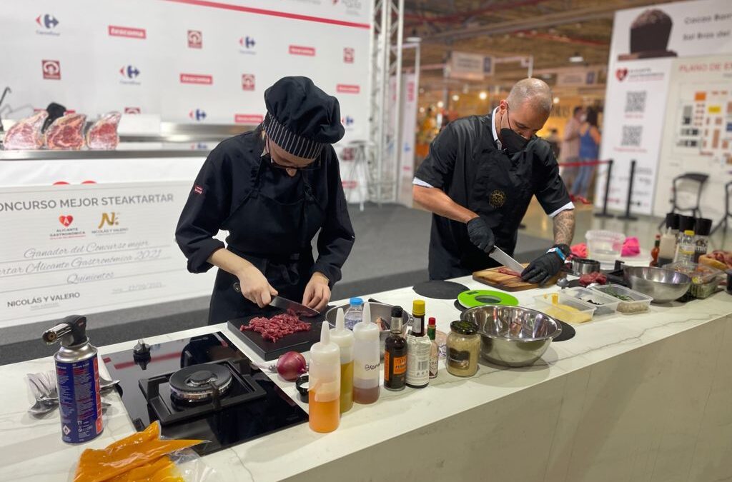 Andrea Delgado (Selva Gastronatur) vence en el concurso de Mejor Steak Tartar de la provincia de Alicante 2021