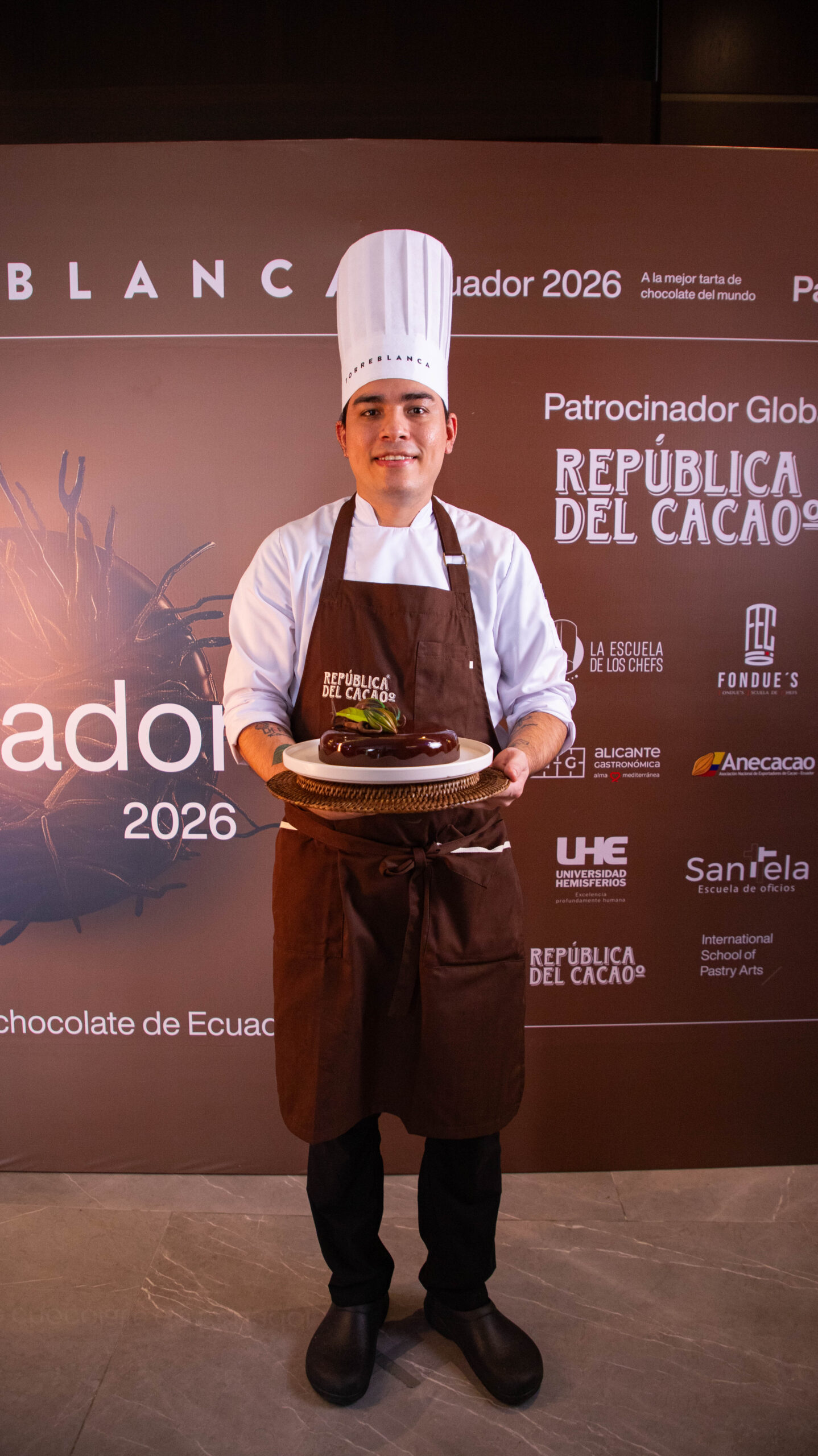 El chef pastelero Padilla Vélez, clasificado  para el Premio Internacional de Alta Pastelería tras ganar la fase clasificatoria en Ecuador